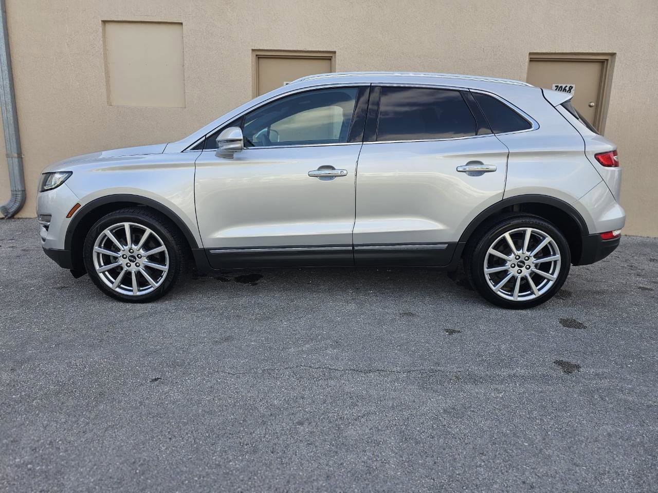 Used 2019 Lincoln MKC Reserve w/ MKC Technology Package FWD image 19