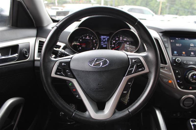 Used 2017 Hyundai Veloster FWD image 14