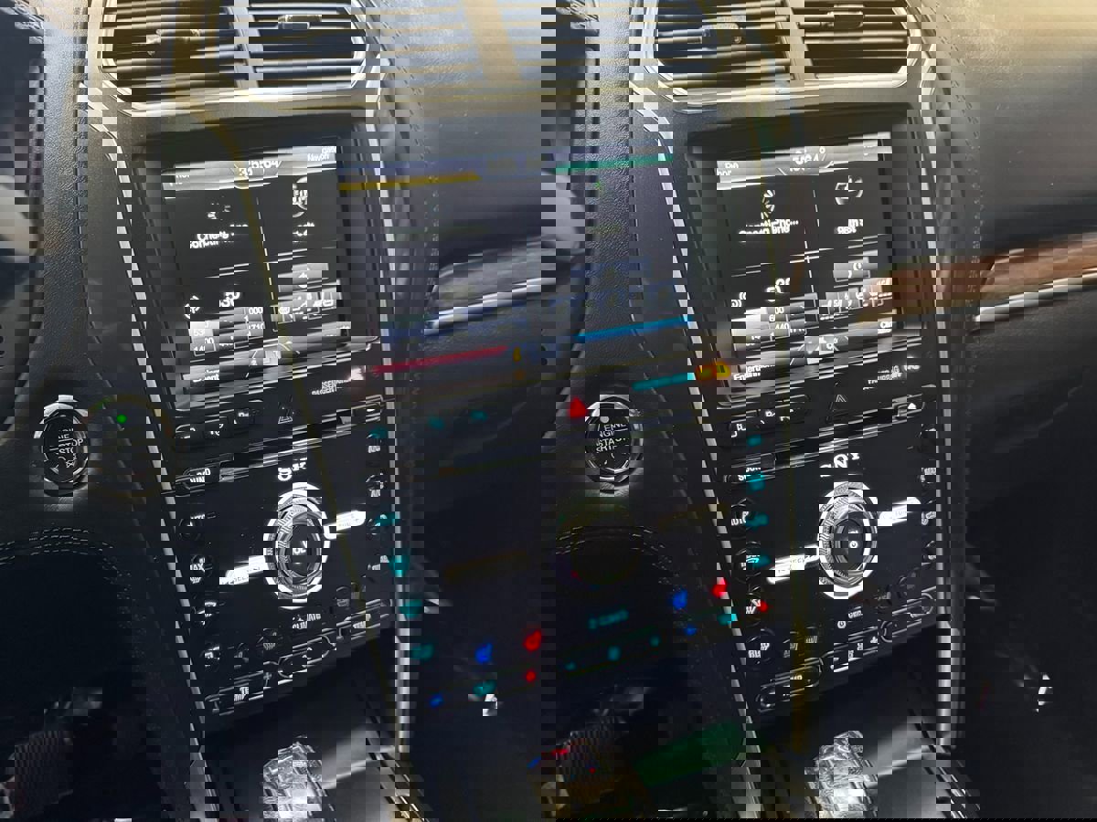 Used 2016 Ford Explorer Platinum image 21