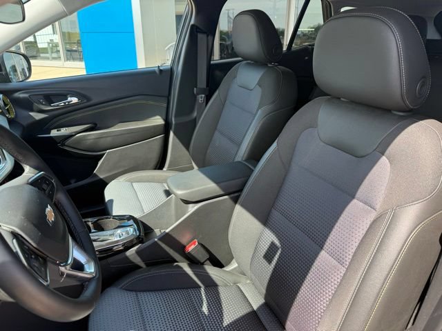 Used 2025 Chevrolet Trax LT w/ Driver Confidence Package FWD image 17