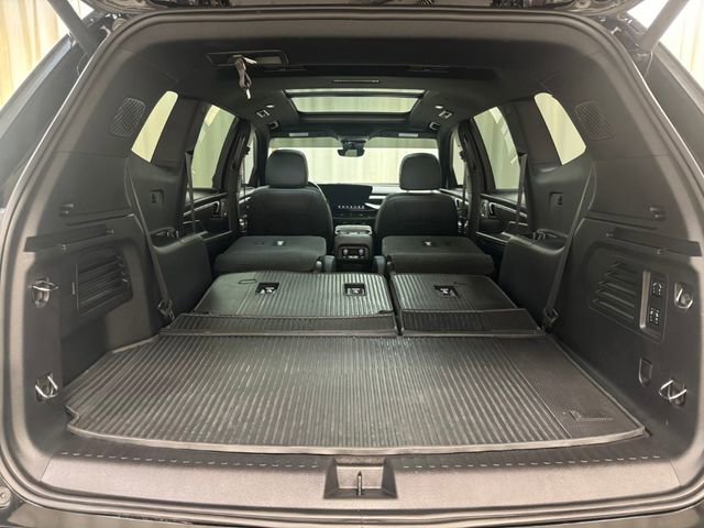 Used 2025 Buick Enclave Avenir w/ Super Cruise Package image 36