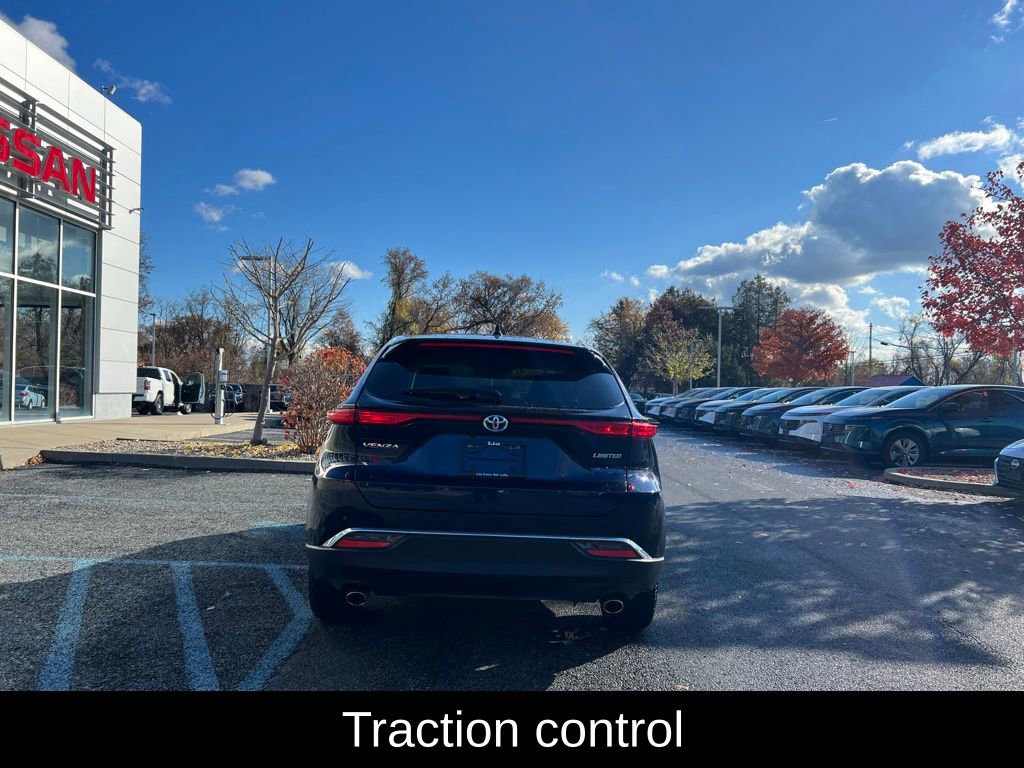 Used 2023 Toyota Venza Limited image 10