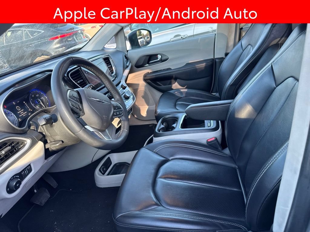 Used 2023 Chrysler Pacifica Touring-L FWD image 5