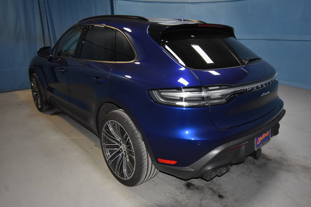 Certified 2025 Porsche Macan AWD/4WD image 3