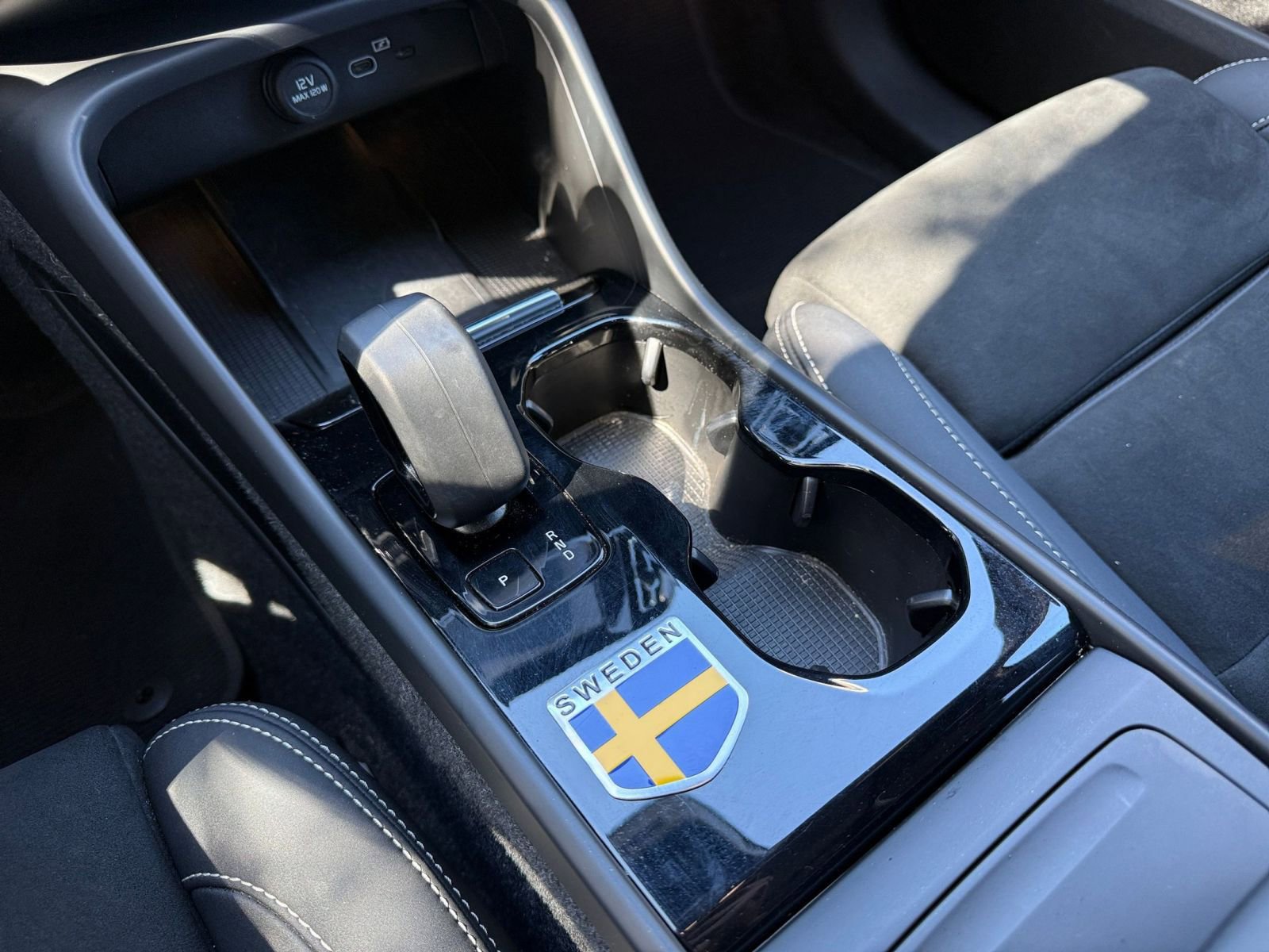 Used 2023 Volvo XC40 Recharge Plus image 48