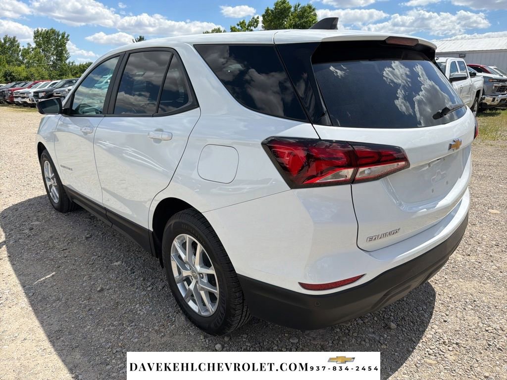 Used 2022 Chevrolet Equinox LS w/ LS Convenience Package FWD image 4