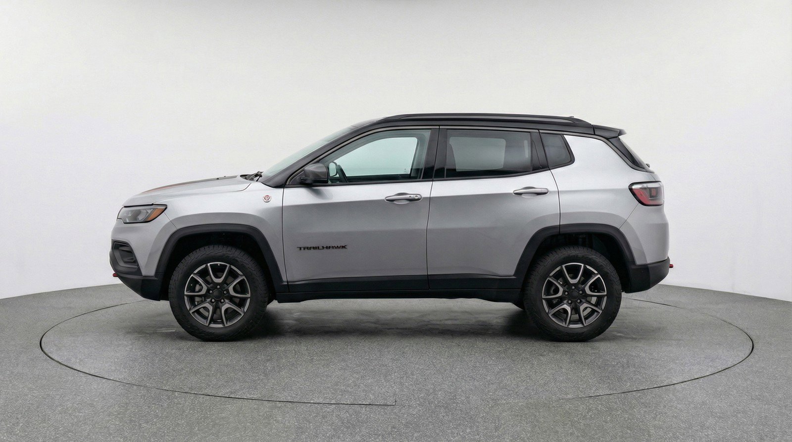 Used 2025 Jeep Compass Trailhawk image 5
