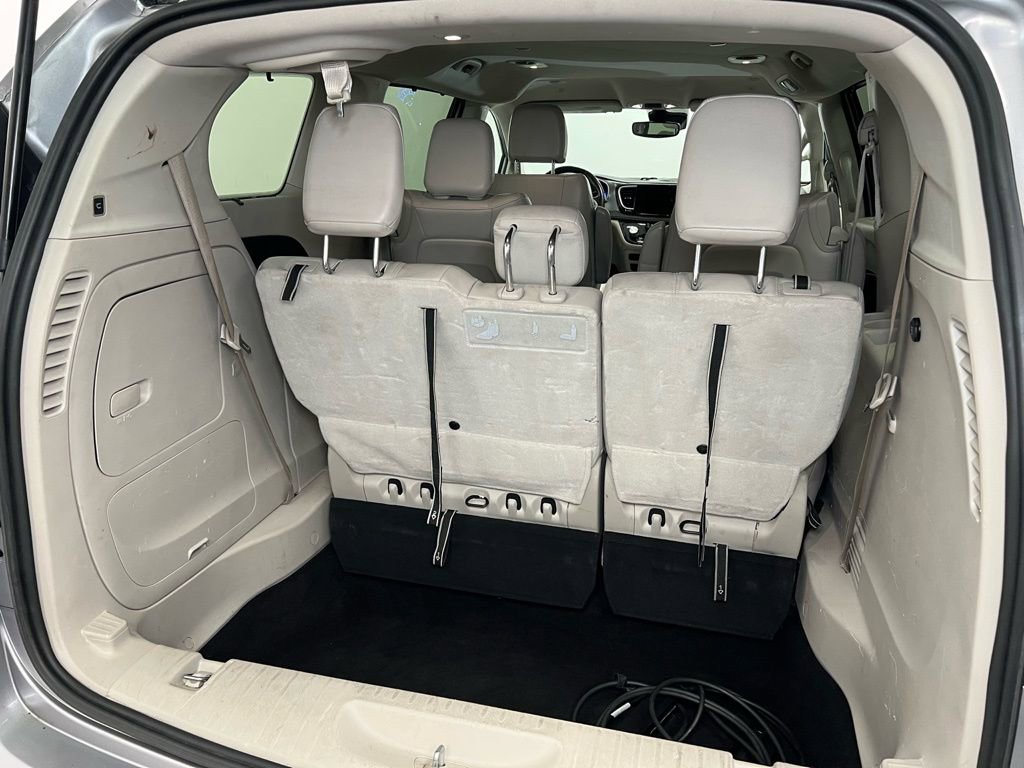 Used 2021 Chrysler Pacifica Touring-L image 8