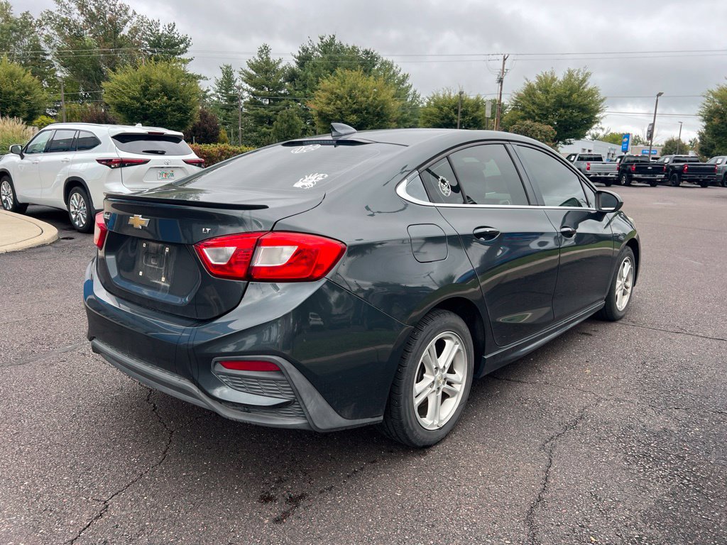 Used 2018 Chevrolet Cruze LT w/ Sun And Sound Package FWD image 8