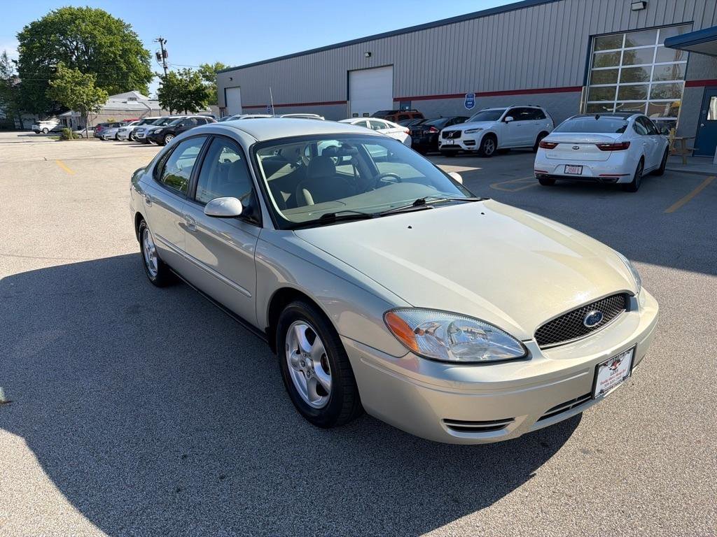 Used 2004 Ford Taurus SE FWD image 2