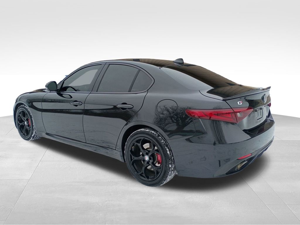 Used 2017 Alfa Romeo Giulia AWD image 3