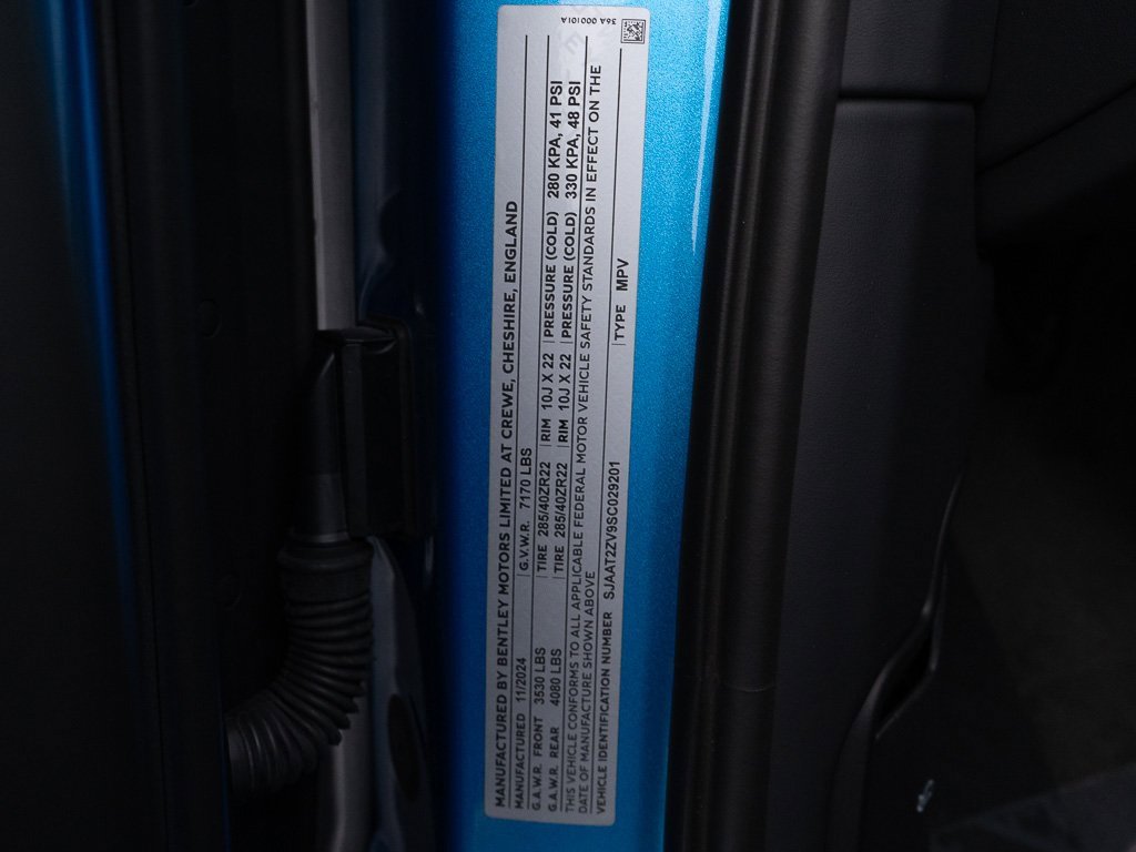 Used 2025 Bentley Bentayga image 50