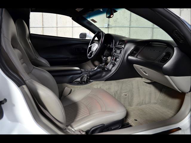 Used 2004 Chevrolet Corvette Coupe w/ Preferred Equipment Group image 19