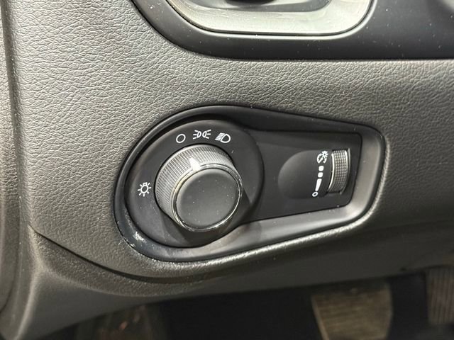 Used 2023 Jeep Renegade Latitude AWD/4WD image 23