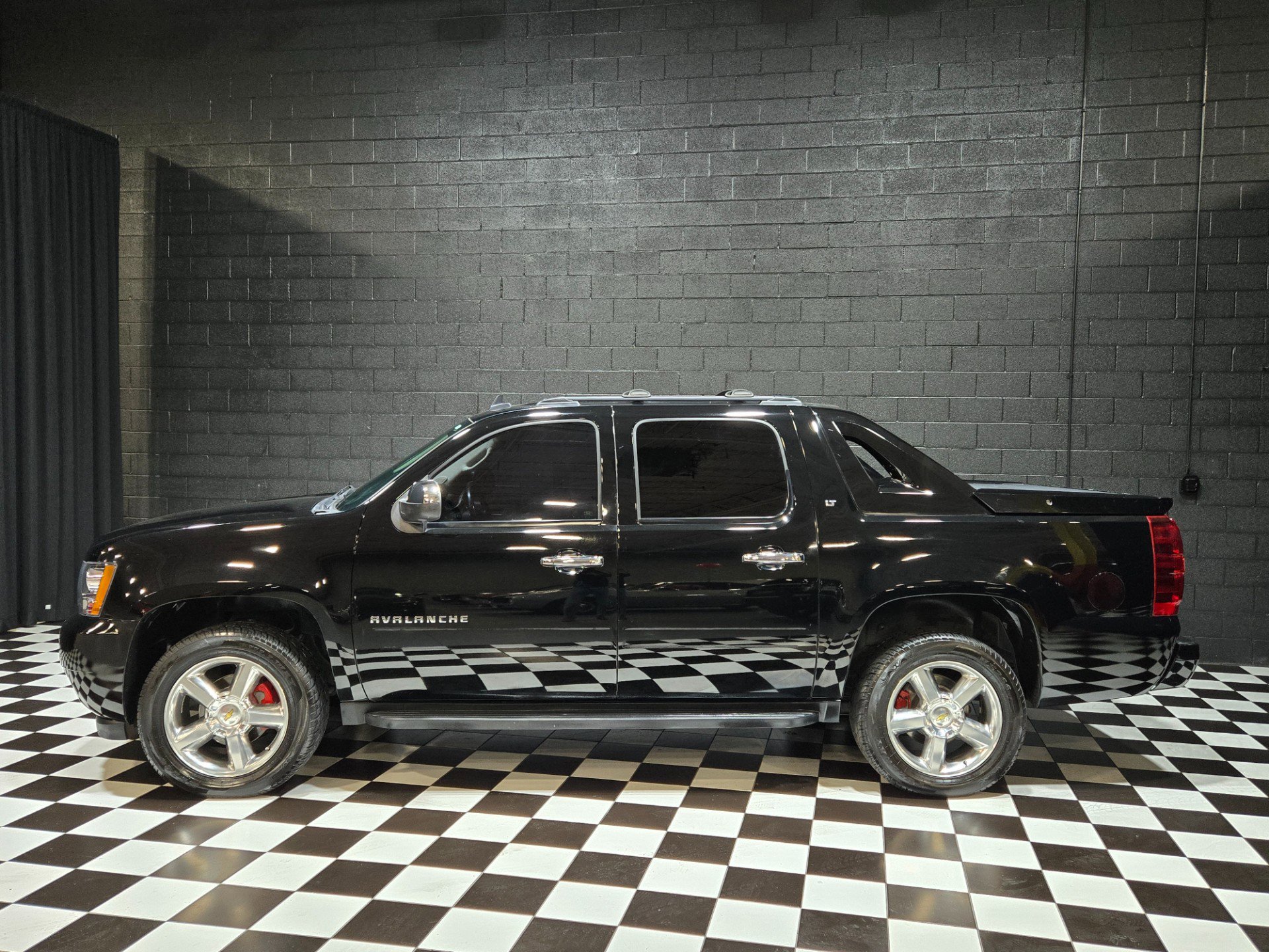 Used 2012 Chevrolet Avalanche LT w/ All-Star Edition image 3