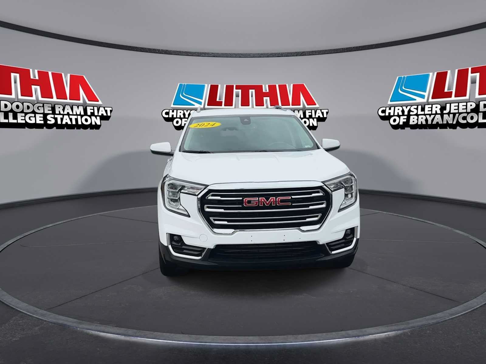Used 2024 GMC Terrain SLT AWD/4WD image 3