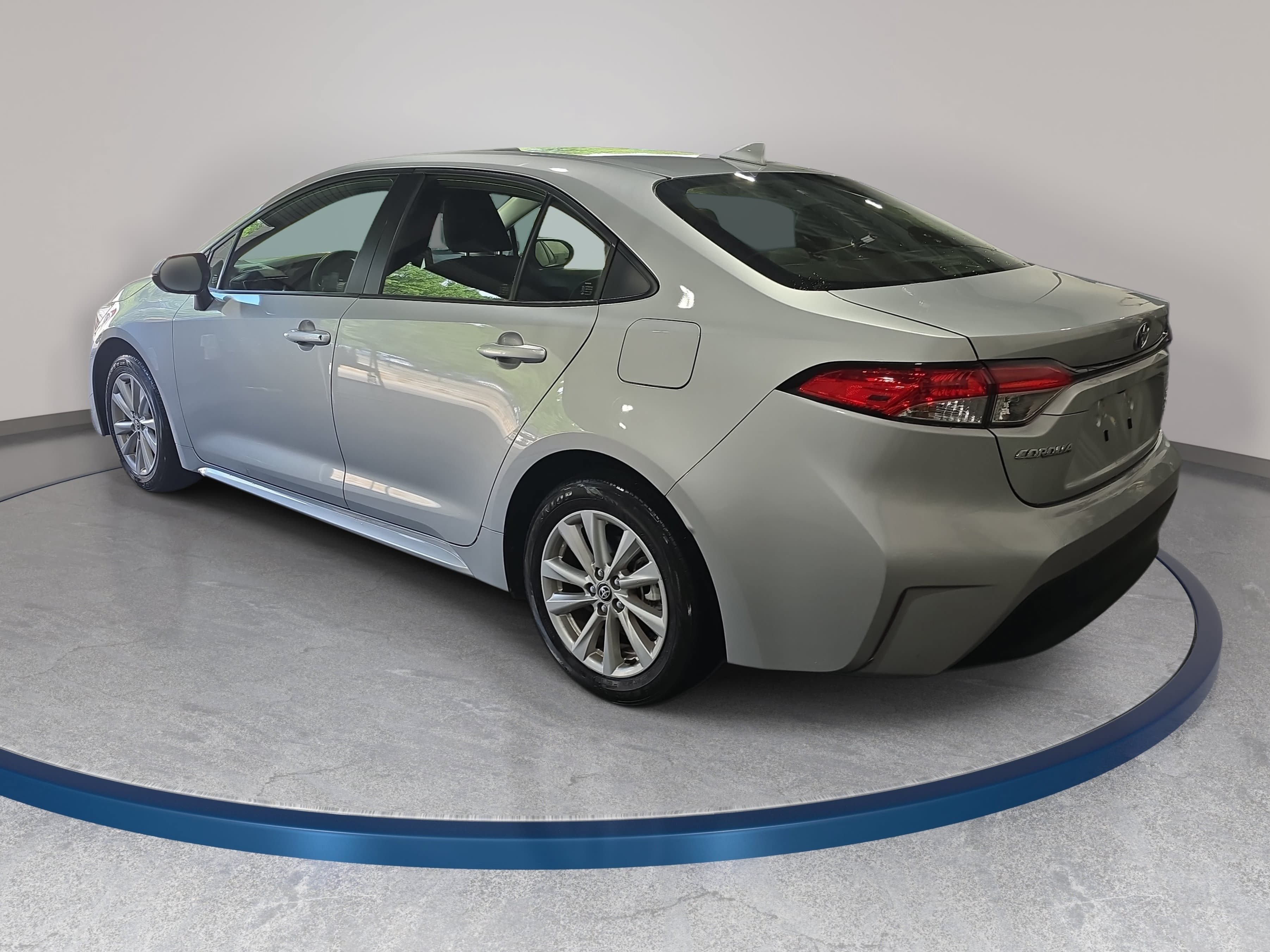 Used 2025 Toyota Corolla LE w/ LE Premium Package FWD image 7