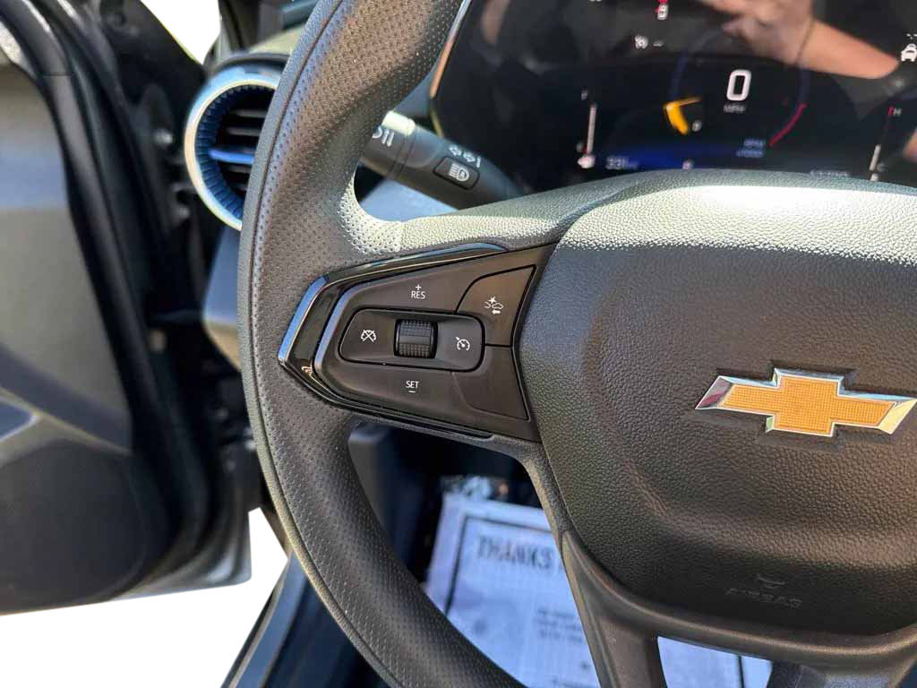 Used 2025 Chevrolet Trax LT FWD image 17