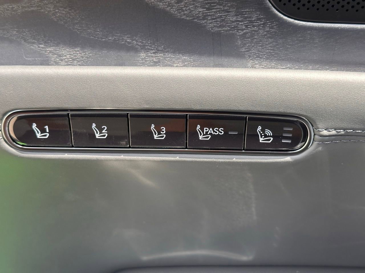 Used 2026 Genesis G90 3.5T Prestige image 25