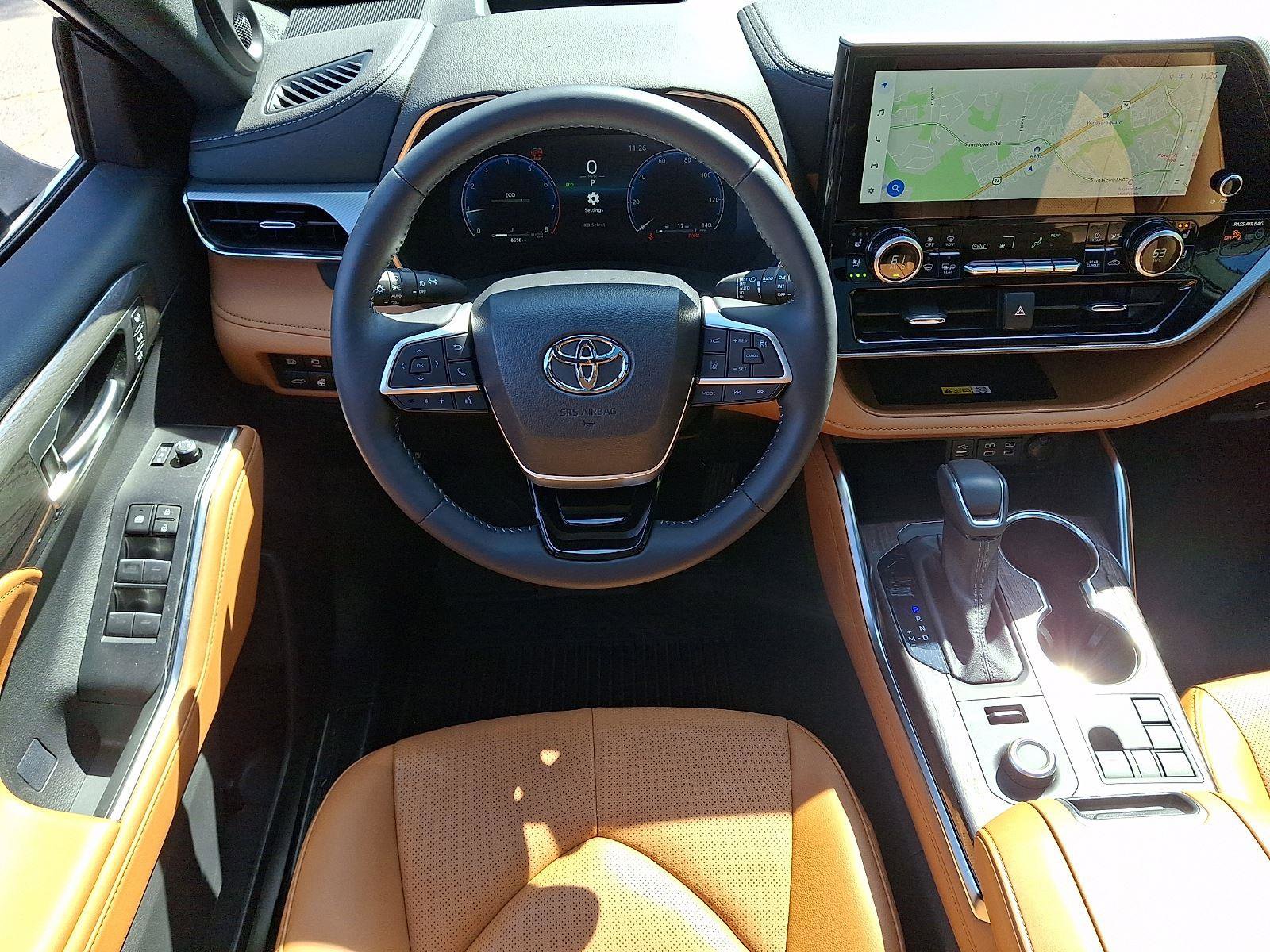 Used 2025 Toyota Highlander Platinum image 11