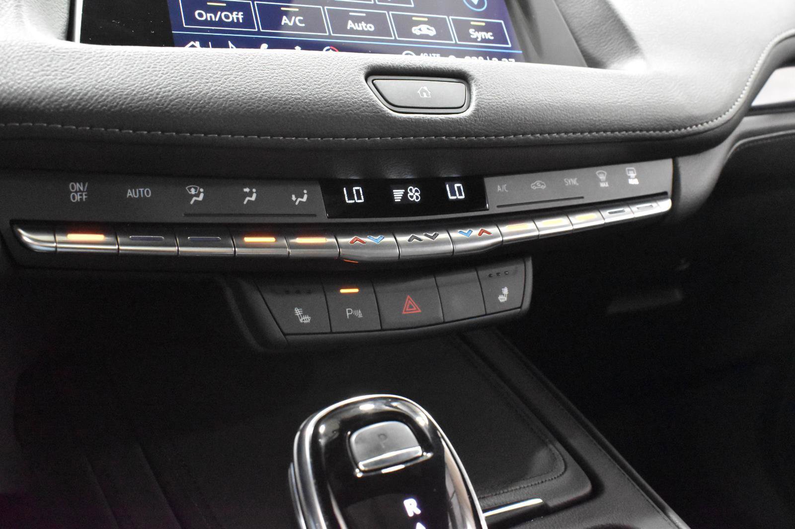 Certified 2023 Cadillac XT4 Luxury w/ Cold Weather Package AWD/4WD image 18