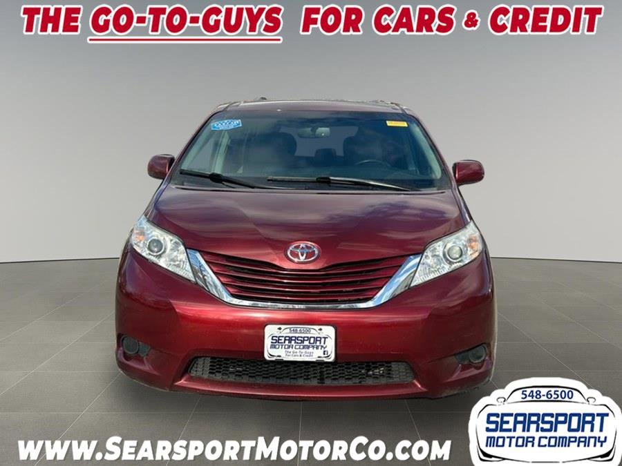 Used 2017 Toyota Sienna LE image 2