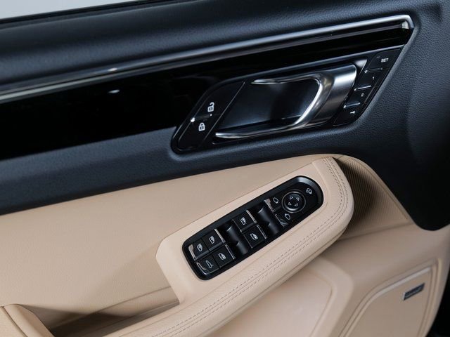 Certified 2025 Porsche Macan 2.0L I4 Turbo image 29