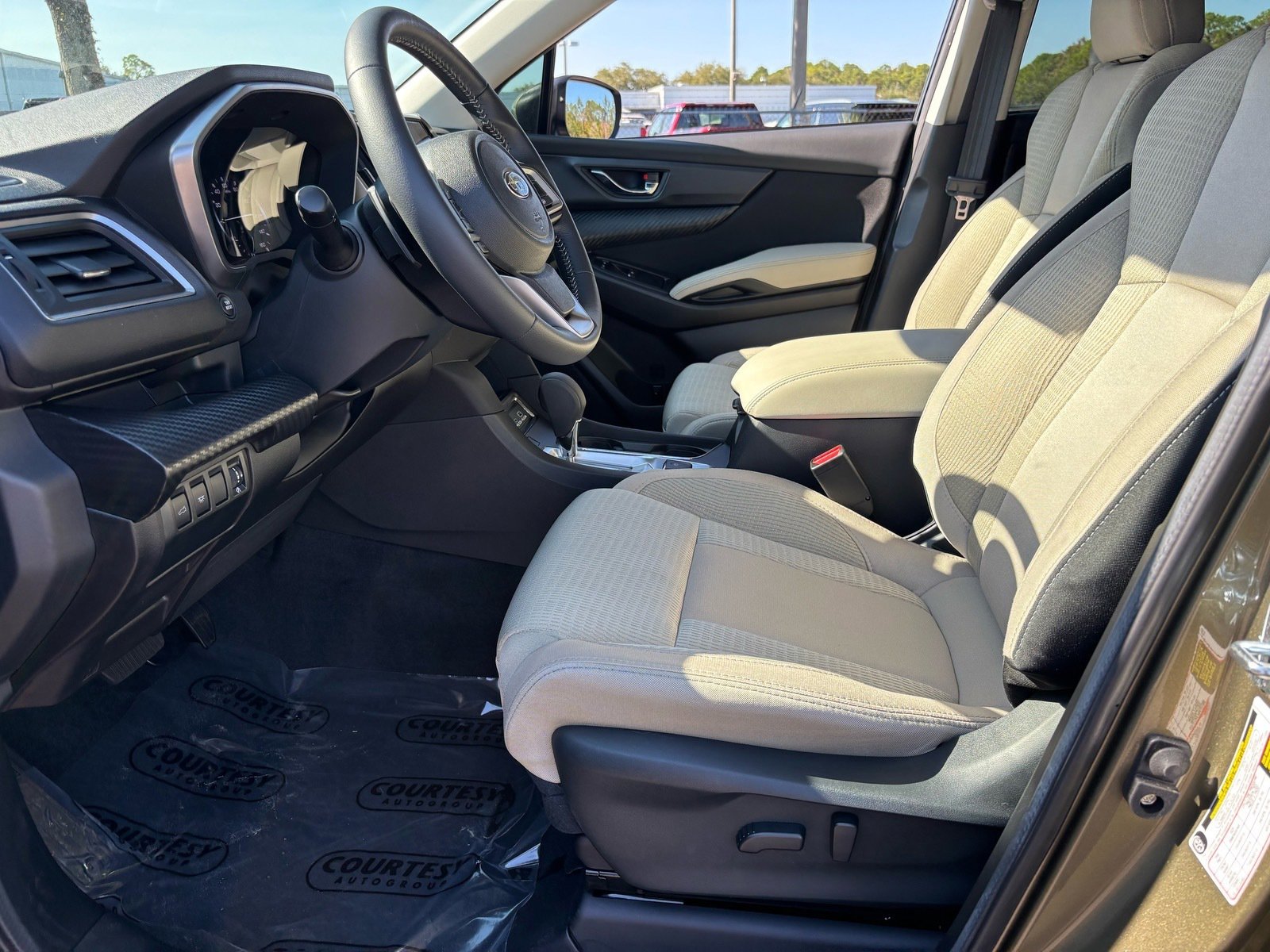 Used 2025 Subaru Ascent Premium w/ Premium Package image 11