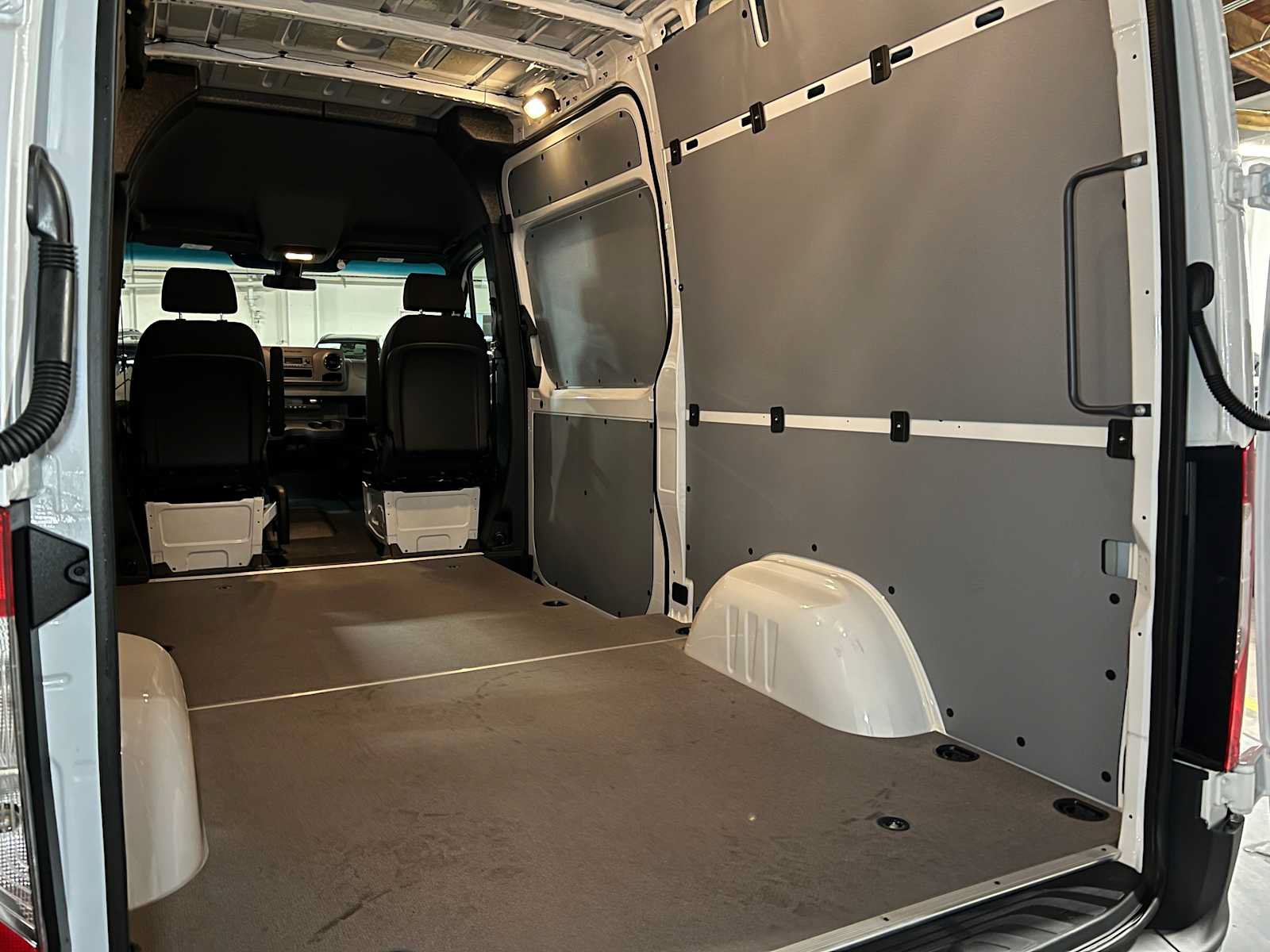 Used 2025 Mercedes-Benz Sprinter 2500 image 18
