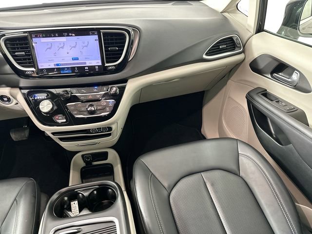 Used 2024 Chrysler Pacifica Touring-L image 26