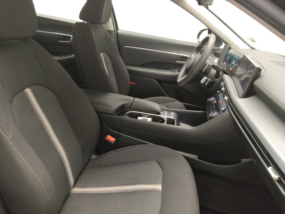 Used 2025 Hyundai Sonata SEL FWD image 21