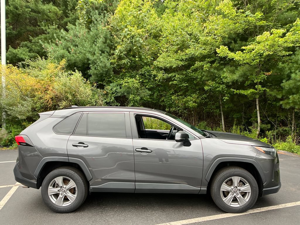 Used 2022 Toyota RAV4 XLE w/ Convenience Package AWD/4WD image 6