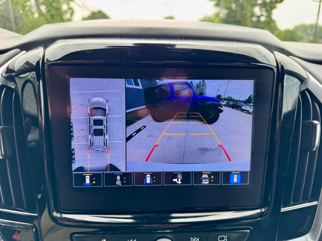 Used 2023 Chevrolet Traverse RS image 32