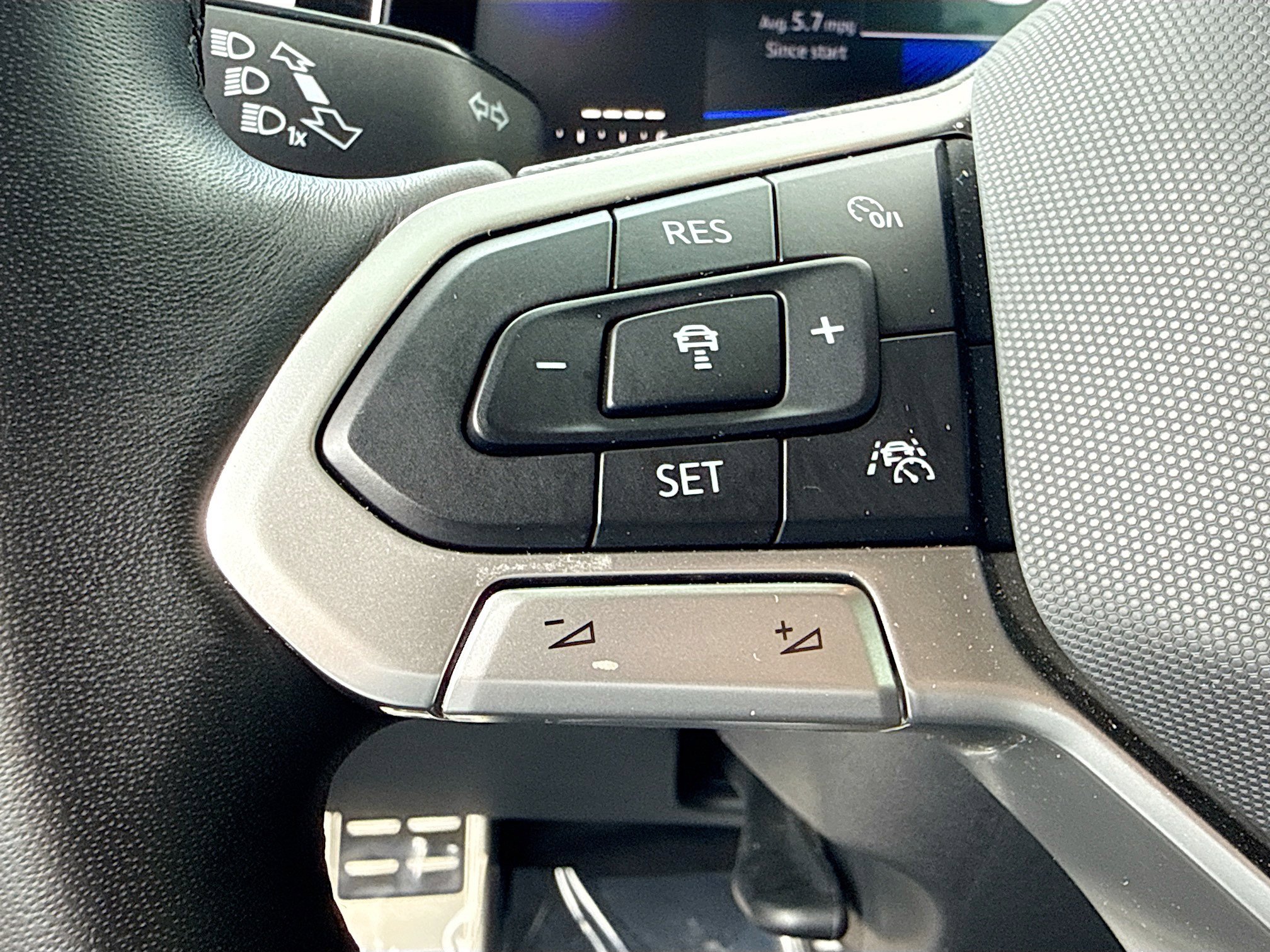 Used 2025 Volkswagen Jetta Sport FWD image 35