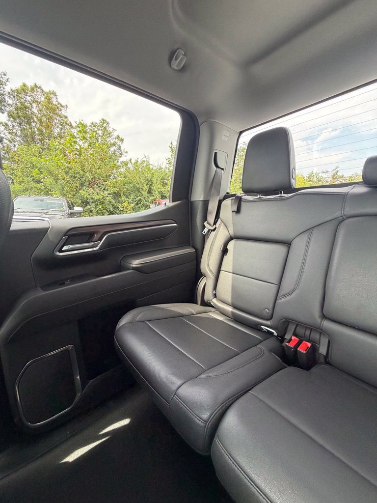 Used 2025 GMC Sierra 1500 SLT AWD/4WD image 17