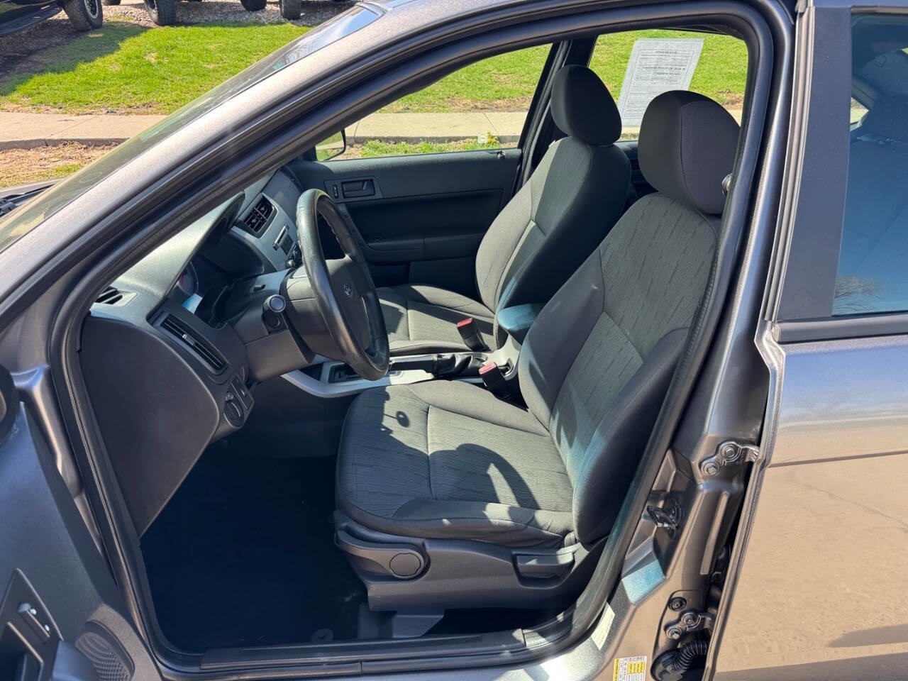 Used 2011 Ford Focus SE image 11