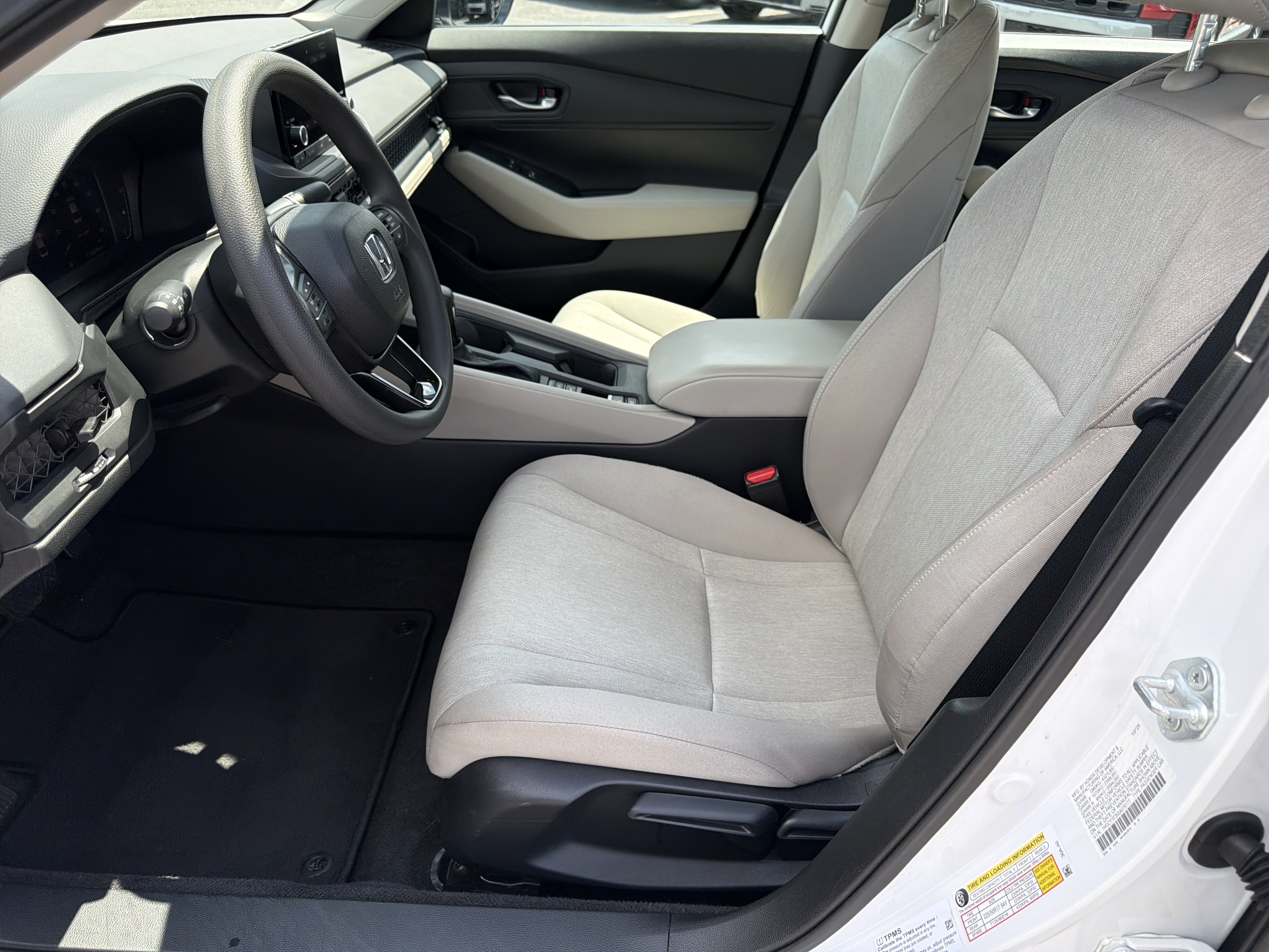Certified 2025 Honda Accord LX image 27