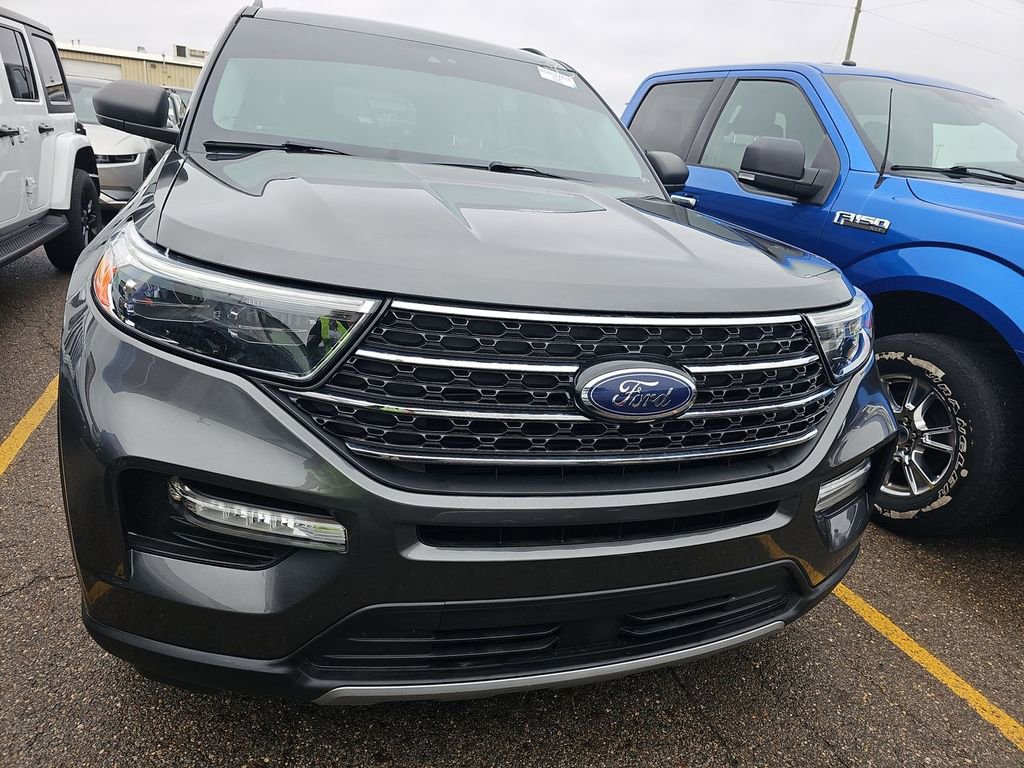Used 2020 Ford Explorer XLT w/ Equipment Group 202A image 2