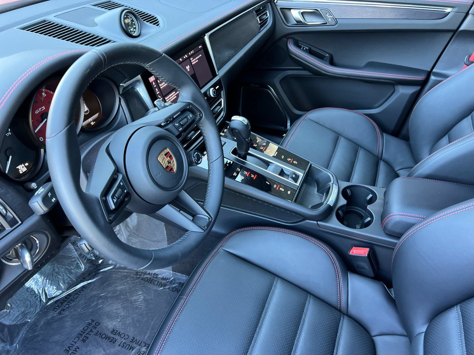 Certified 2026 Porsche Macan GTS AWD/4WD image 5