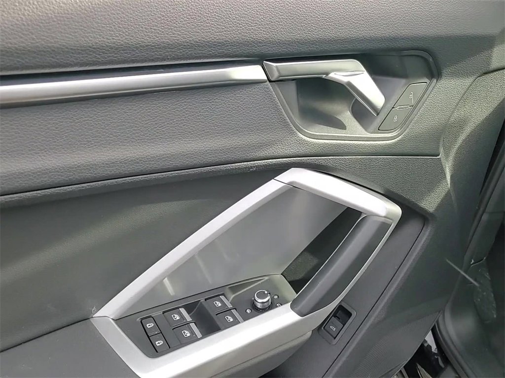 Used 2025 Audi Q3 2.0T Premium image 10