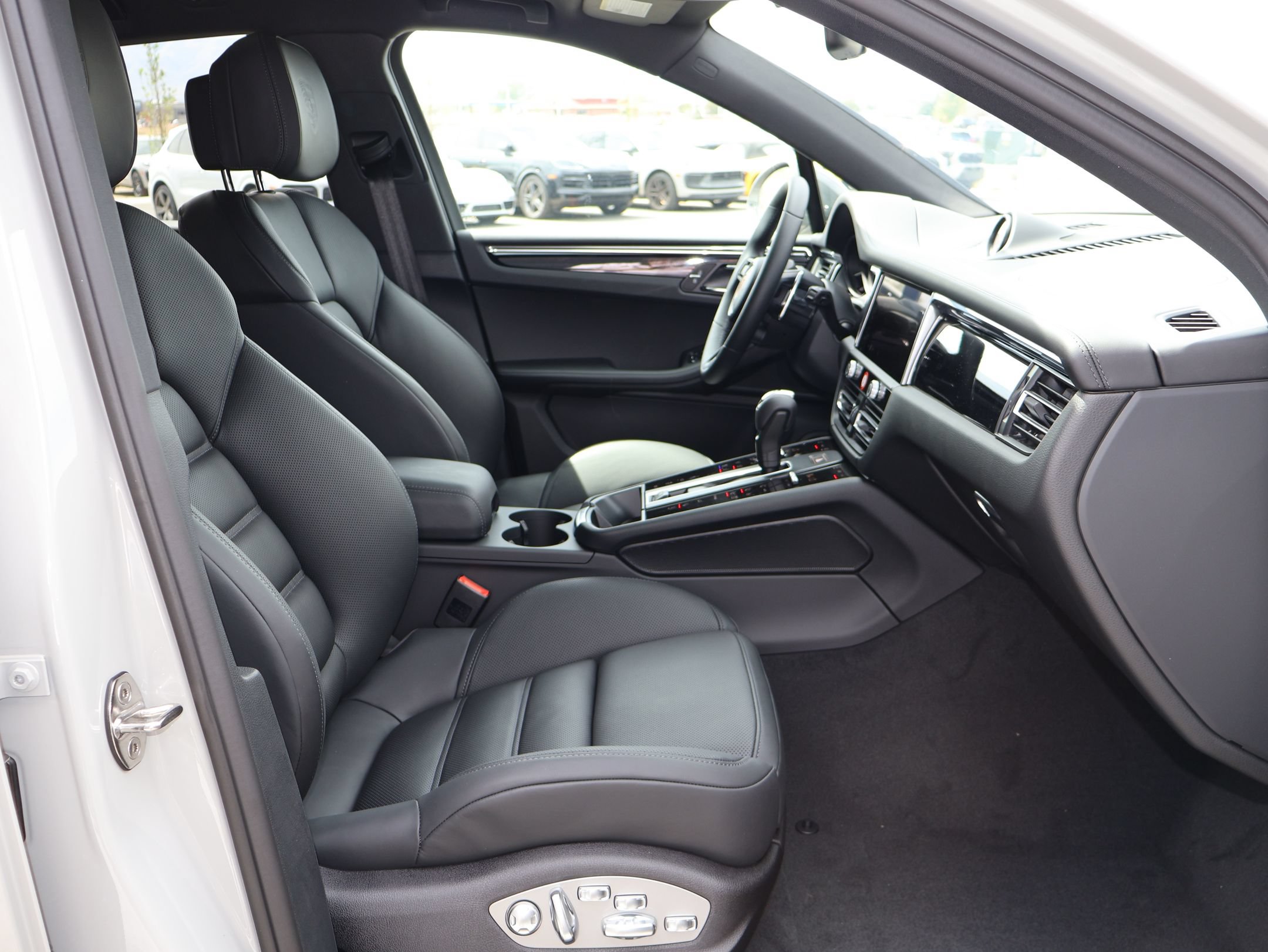 New 2026 Porsche Macan Turbo AWD/4WD image 29