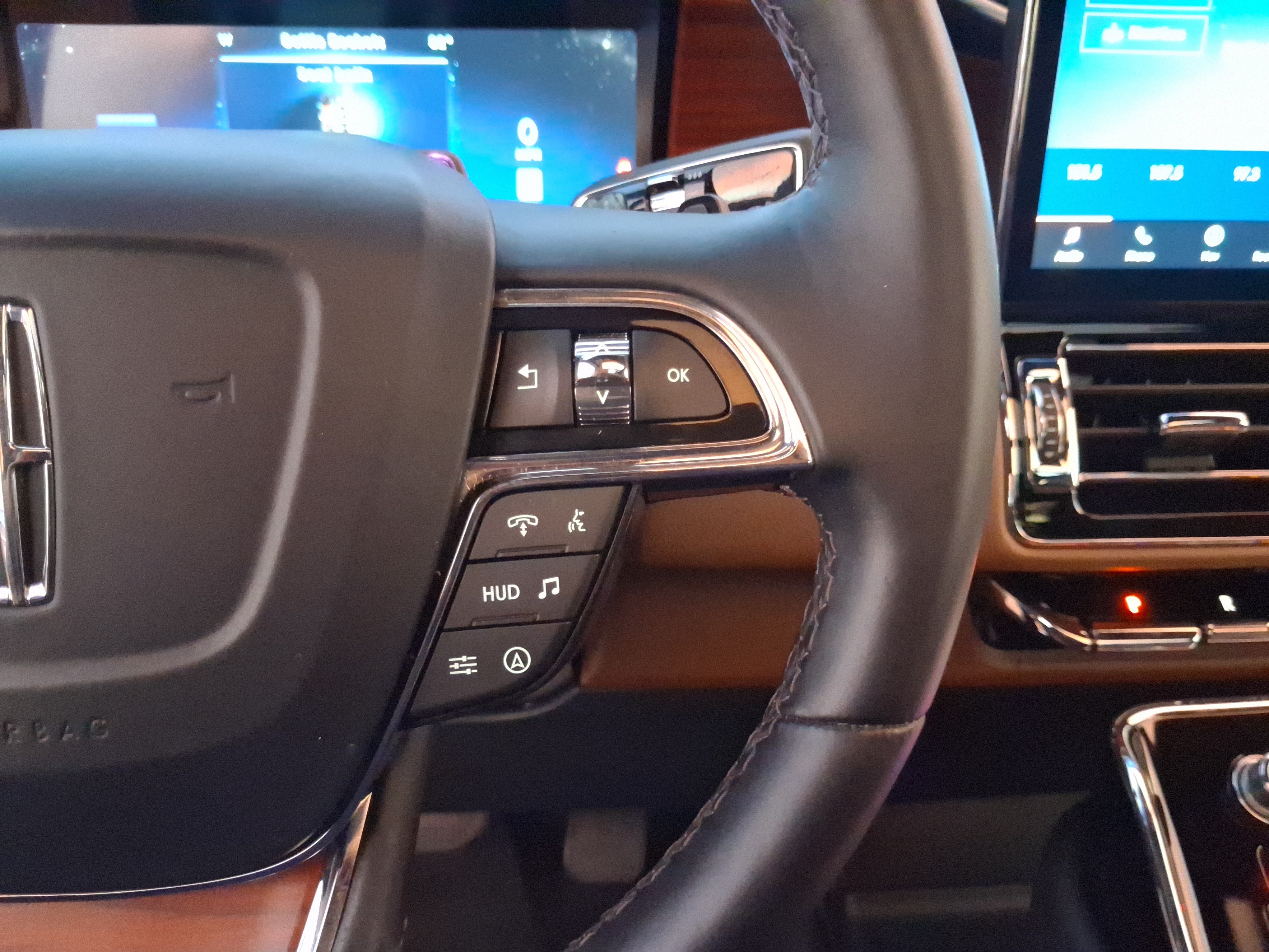 Certified 2024 Lincoln Navigator Reserve AWD/4WD image 19