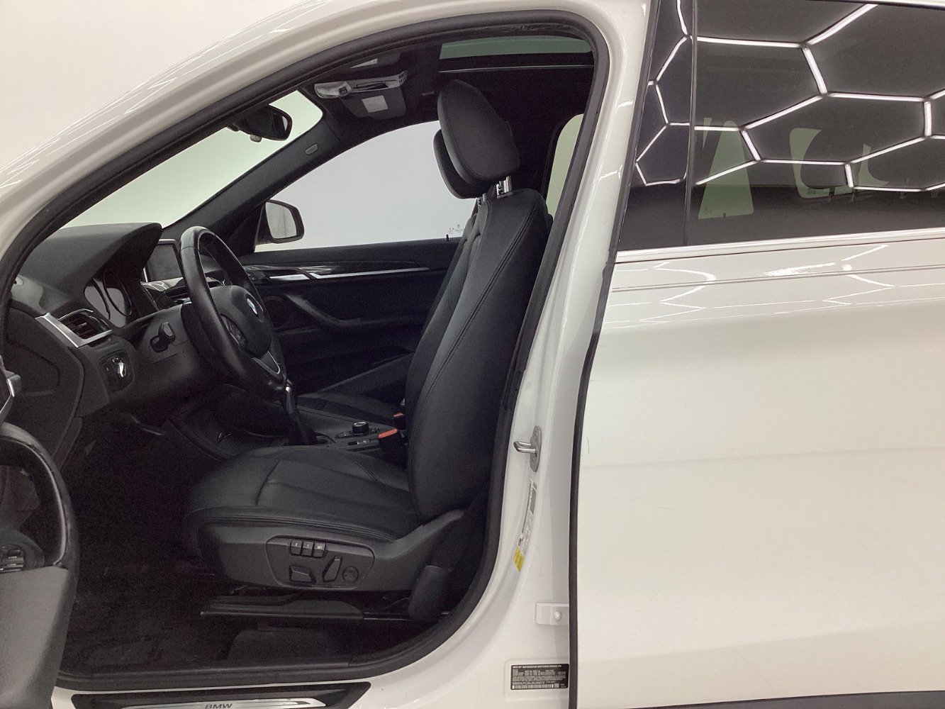 Used 2018 BMW X1 sDrive28i w/ Convenience Package image 14