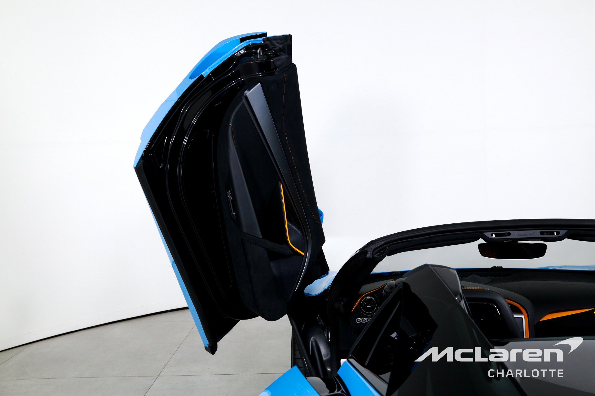 Used 2027 McLaren 750S Spider RWD image 12