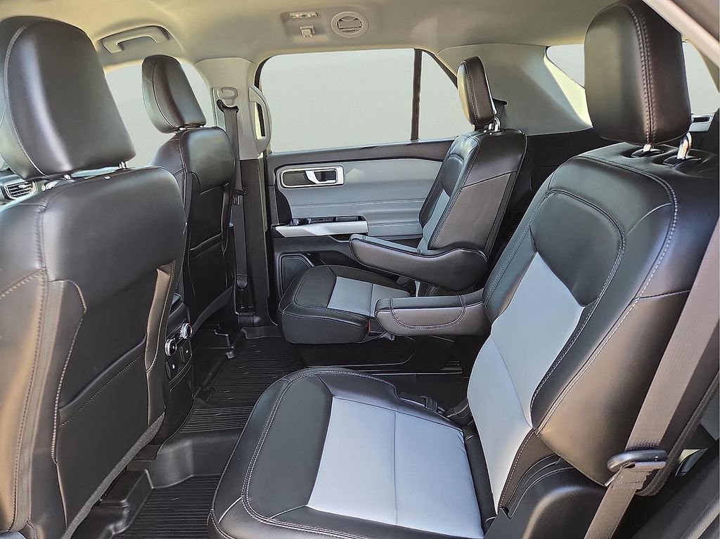 Used 2024 Ford Explorer XLT w/ Equipment Group 202A image 12