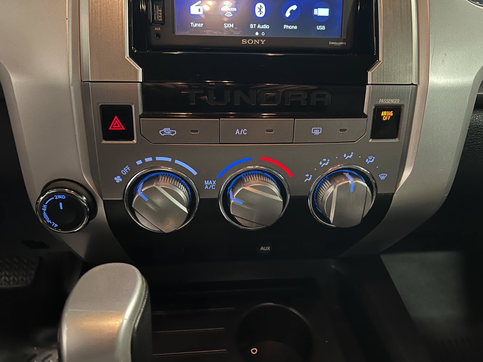 Used 2015 Toyota Tundra SR5 w/ SR5 Upgrade Package AWD/4WD image 19