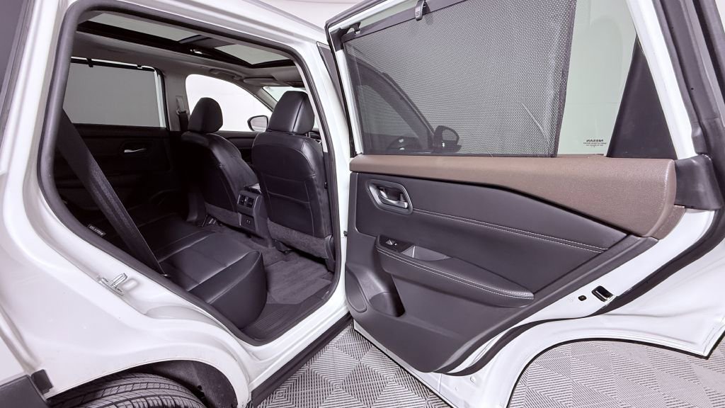 Used 2023 Nissan Rogue SV w/ SV Premium B Package image 23