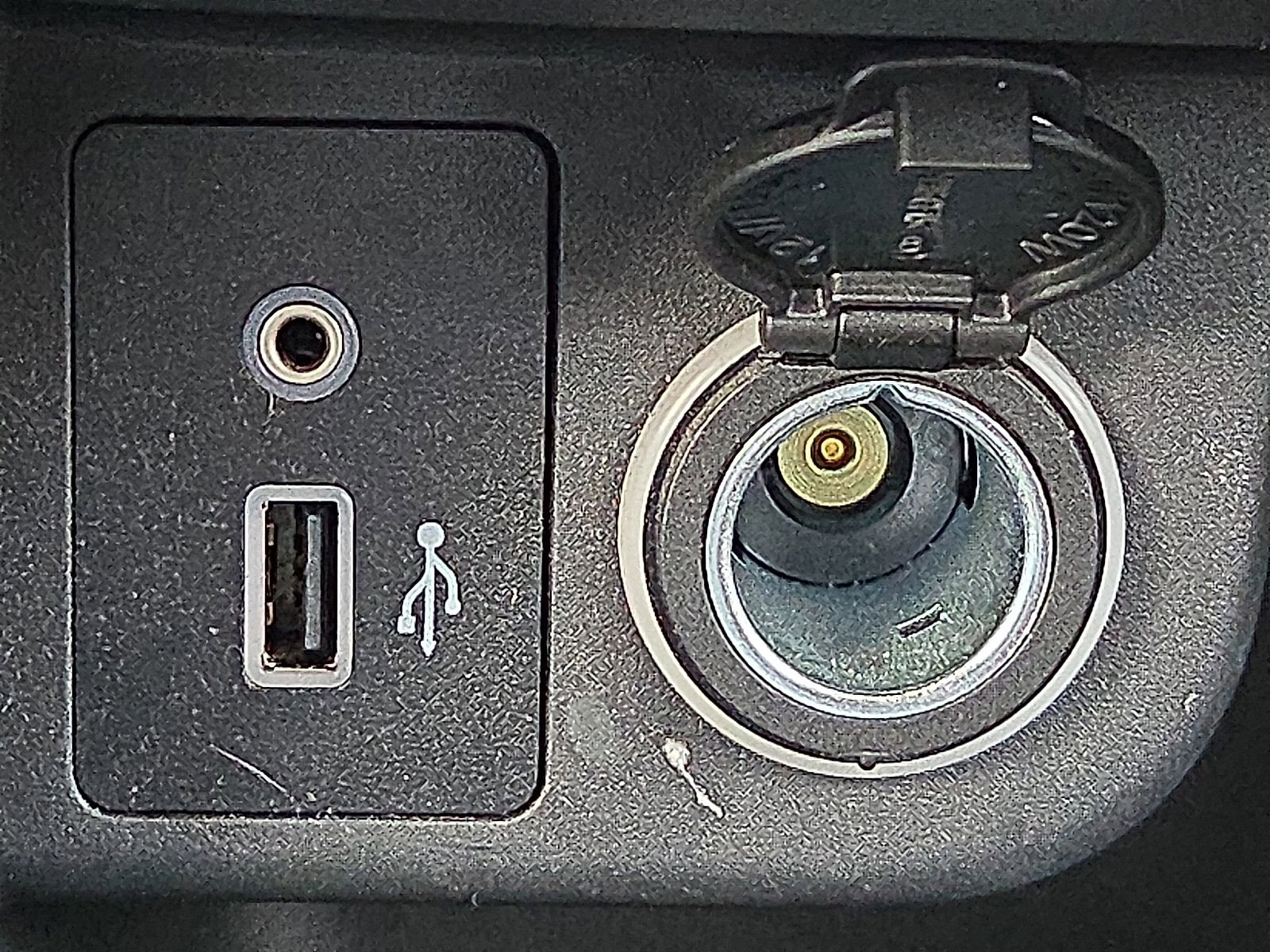 Used 2020 Nissan Kicks SR w/ Exterior Package image 18