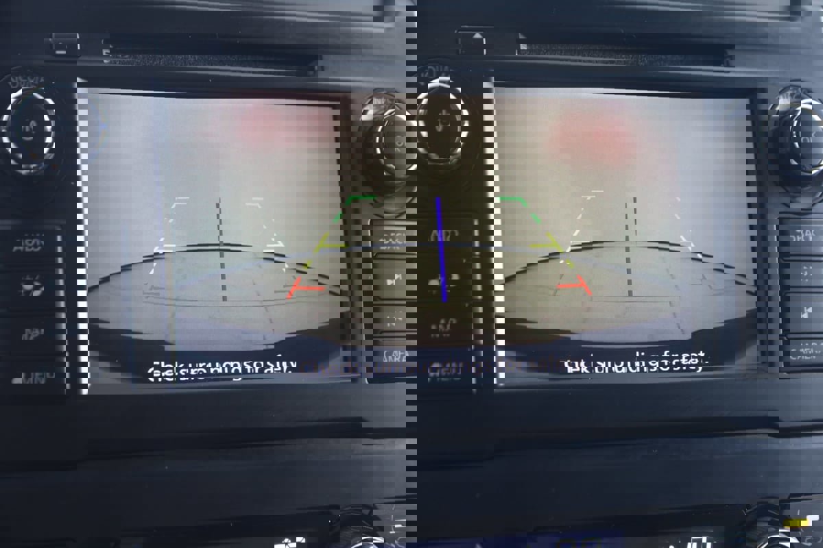 Used 2019 Nissan Titan SV w/ SV Convenience Package image 10