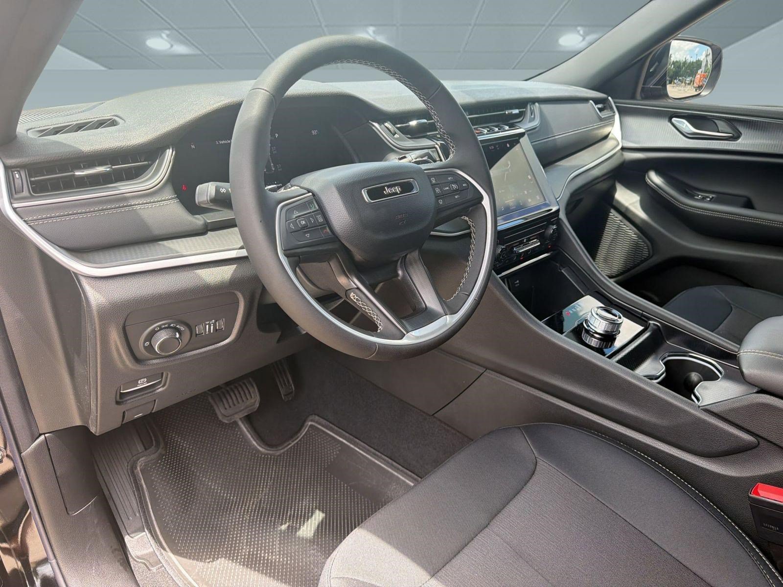 New 2026 Jeep Grand Cherokee Laredo RWD image 4